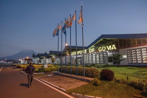 Vue générale de l’aéroport de Goma au moment du départ de la Force régionale de la Communauté d’Afrique de l’Est (EAC RF), le 8 décembre 2023. © Guerchom Ndebo/AFP