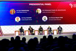 Le panel présidentiel de l’ACF : le chef de l’État sud africain, Cyril Ramaphosa (2e à gauche), le chef de l’État rwandais, Paul Kagame (au centre) et le chef de l’État mauritanien Mohamed Ould El Ghazouani, à Abidjan, le 12 mai 2025. © ACF2025