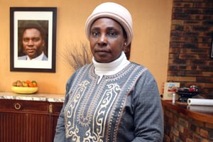 Agathe Habyarimana dans sa maison, à Courcouronnes. © JEROME Benjamin/PHOTOPQR/LE PARISIEN/MAXPPP