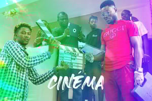 Atelier dans le cadre de la 2e édition du Bushman Film Festival, axé sur le tournage cinématographique avec un smartphone, à Abidjan, le 30 mars 2019. © Montage JA; ISSOUF SANOGO/AFP