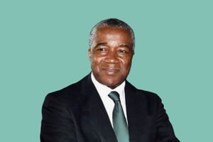 Le Camerounais Dieudonné Evou Mekou, nommé en 2022 président de la Banque de développement des États de l’Afrique centrale (BDEAC), est aussi le neveu de Paul Biya. © Montage JA ;Dieudonné Evou Mekou/Facebook