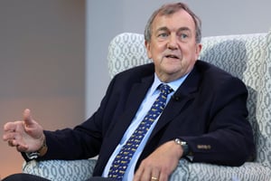 Mark Bristow, directeur général de Barrick Gold, s'exprime lors de l'Investing in African Mining Indaba, au Cap, en Afrique du Sud, le 3 février 2025.