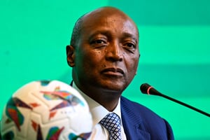 Patrice Motsepe, président de la Confédération africaine de football (CAF), au Caire, le 12 mars 2025. © KHALED DESOUKI/AFP