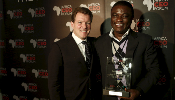 Frédéric Sicre et Jacob Kholi (Abraaj) recevant le prix Africa CEO Forum du meilleur capital-investisseur. &copy; Bruno Levy-ACF