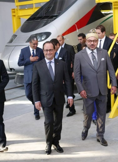 Le roi Mohammed VI et François Hollande visitent le centre d'entretien des TGV de la ligne Casablanca-Tanger, le 19 septembre 2015. &copy; Abdeljalil Bounhar / AP / SIPA