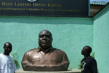 Une statue du Mzee, Laurent Désiré Kabila, à Kinshasa, en mai 2005. © SCHALK VAN ZUYDAM/AP/SIPA