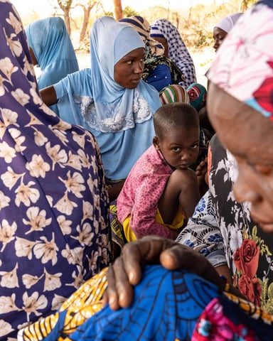 Des Peuls nomades qui ont fui les combats au Burkina Faso, réfugiés dans la région de l’Upper East, au Ghana, le 9 janvier 2024. © Robin Hammond/PANOS-REA