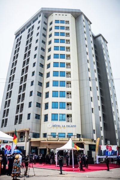 Inauguration de l’hôtel La Falaise, à Bonapriso, Douala, le 23 avril. &copy; Max MBAKOP TCHIKAPA pour JA