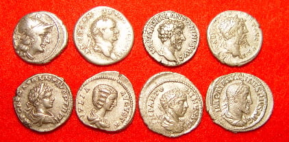 Huit pièces de denarii romains. &copy; Wikimedia Commons/Licence CC