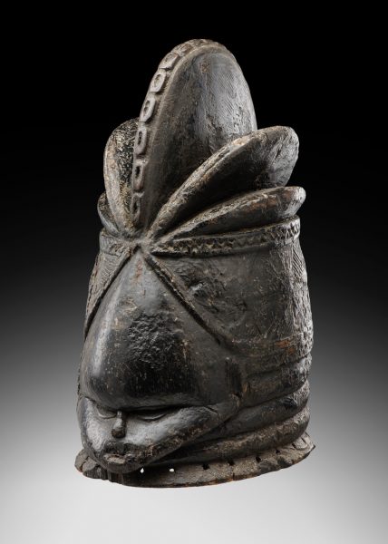 Le masque-heaume Mende originaire de Sierra Leone a été restitué au musée Théodore Monod d'art africain le 5 décembre. &copy; DR