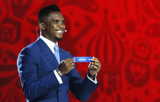 Samuel Eto'o, lors du tirage au sort des éliminatoires de la Coupe du monde 2018. &copy; Dmitry Lovetsky/AP/SIPA