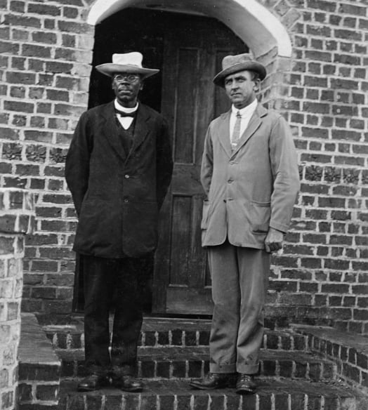 Dernière photo connue de John Chilembwe (à gauche), prise en 1914. © Domaine public