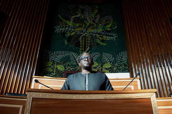 Le député sénégalais Ayib Daffé, président du groupe parlementaire Yewwi Askan Wi (mouvance présidentielle), le 10 juillet 2024, à Dakar. © Guillaume BASSINET pour JA