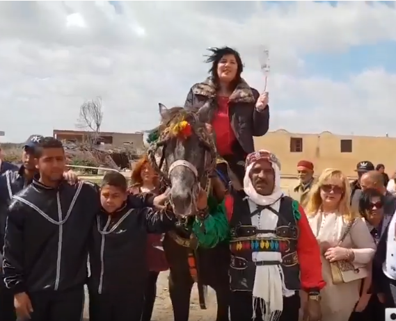La candidate Abir Moussi arrivant à un meeting à cheval (image d'illustration). &copy; YouTube/Espacemanager Com