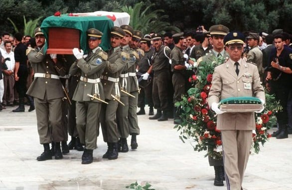 L’enterrement de Mohamed Boudiaf, à Alger, le 1er juillet 1992. &copy; FACELLY/SIPA