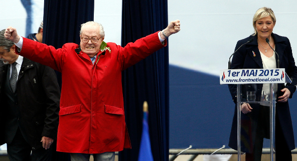 Privé de discours le 1er mai, Jean-Marie Le Pen monte 20 secondes à la tribune de sa fille. &copy; AFP