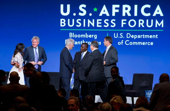 Avec l'ex-président américain Bill Clinton, Andrew Liveris, PDG de Dow Chemical, et Doug McMillon, patron de Walmart Stores, lors du Business Forum du sommet États-Unis-Afrique, en août 2014 à Washington. &copy; Jacquelyn Martin/AP/SIPA