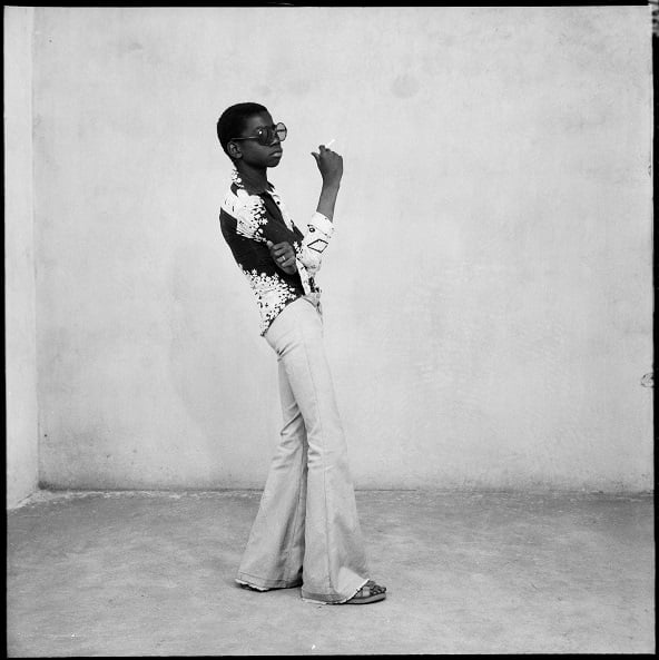 Yéyé en position &copy; Malick Sidibé