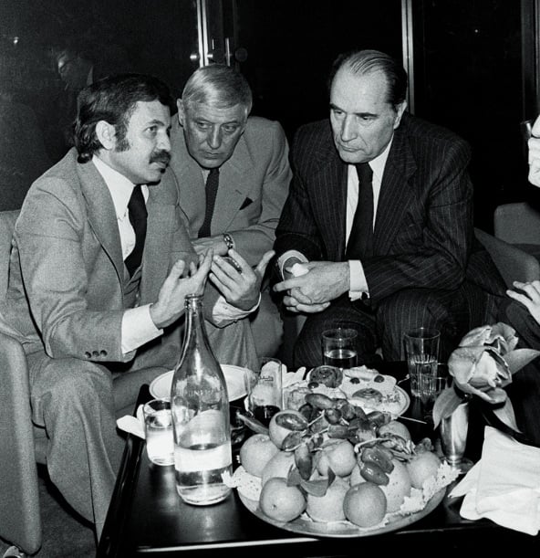 Avec François Mitterrand, le 26 février 1976, à l'hôtel Aurassi, à Alger. &copy; Richard Melloul/SYGMA/CORBIS