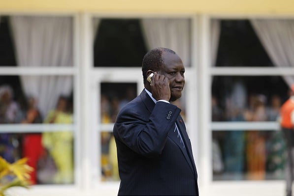 Alassane Ouattara devant le Golf Hotel, le 8 décembre 2010. &copy; Rebecca Blackwell/AP/SIPA