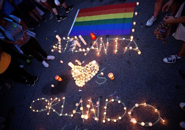 Un hommage aux victimes de la tuerie d'Orlando, le 12 juin 2016. &copy; David Goldman/AP/SIPA