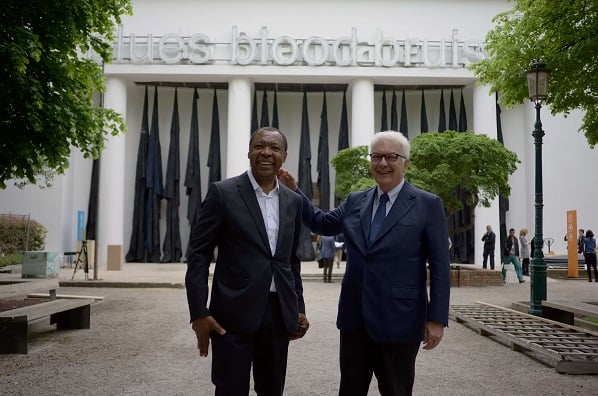 Okwui Enwezor à la 56e édition de la Biennale d'art contemporain de Venise. &copy; Domenico Stinellis/AP/SIPA