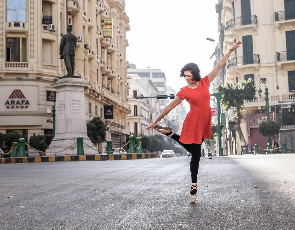 La danseuse Mariam El Gebali au centre-ville du Caire. &copy; Mohamed Taher/Ballerinas of Cairo