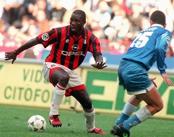 "Mister George" Weah, alors star du Milan AC, en octobre 1996. &copy; Carlo Fumagalli/AP/SIPA