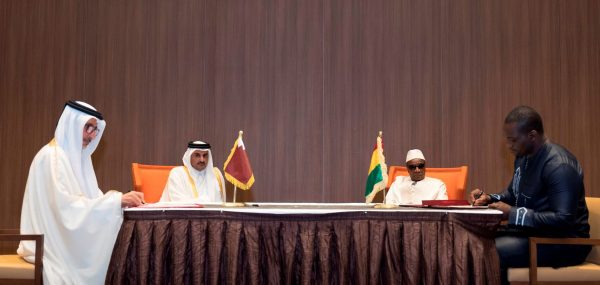 L’émir Tamim Ben Hamad Al-Thani avec le président de Guinée Alpha Condé &copy; Qatar Emirate Council/Anadolu Agency/AFP