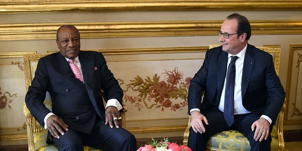 Alpha Condé et François Hollande à l'Élysée le 26 avril 2016. &copy; Stephane de Sakutin/AP/SIPA