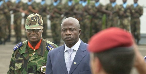 L'ancien ministre de la défense ivoirien Kadet Bertin, lors d'une cérémonie militaire à Abidjan en 2003. &copy; CHRISTOPHE ENA/AP/SIPA