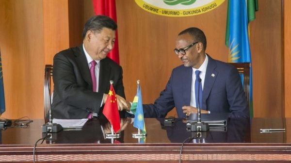 Le président chinois Xi Jinping avec son homologue Paul Kagame, à Kigali, le 23 juillet 2018. &copy; Stringer/AP/SIPA