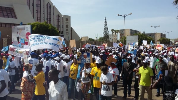 Des manifestants lors de la marche de l'opposition à Dakar, le 14 octobre 2016. &copy; Benjamin Roger/Jeune Afrique