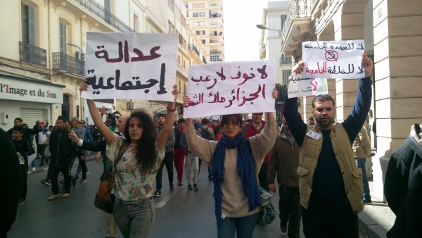 Des manifestants marchent à Oran (Algérie) contre la candidature d'Abdelaziz Bouteflika à un cinquième mandat, vendredi 1er mars 2019. &copy; DR