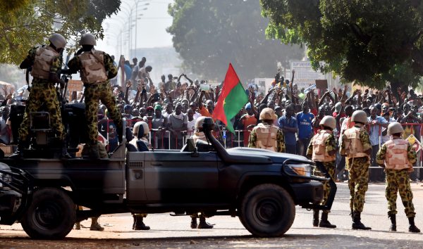 Manifestations violemment réprimées dans les rues de Ouagadougou, le 30 octobre 2014. &copy; AFP