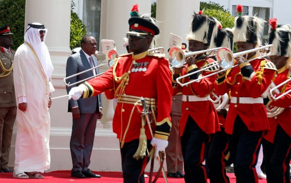 Le président Kenyatta ici avec l’émir qatari Tamim Ben Hamad Al-Thani s’est rendu quatre fois à Doha depuis le début de son mandat &copy; Thomas Mukoya/REUTERS