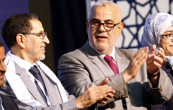 Le chef du gouvernement marocain, Saadeddine El Othmani, avec son prédécesseur, le secrétaire général du Parti justice et développement (PJD), Abdelilah Benkirane, lors d'un meeting électoral le 25 septembre 2016 à Rabat. &copy; Abdeljalil Bounhar/AP/SIPA