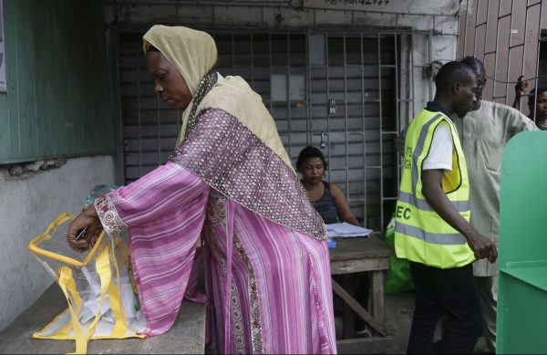 Vote lors des élections locales de Lagos, au Nigeria, en juillet 2017. &copy; Sunday Alamba/AP/SIPA