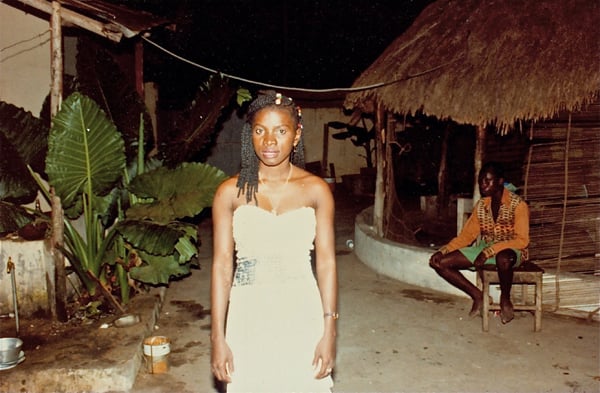 Une photo prise par son père le soir même où elle quitte le Bénin, en 1983.