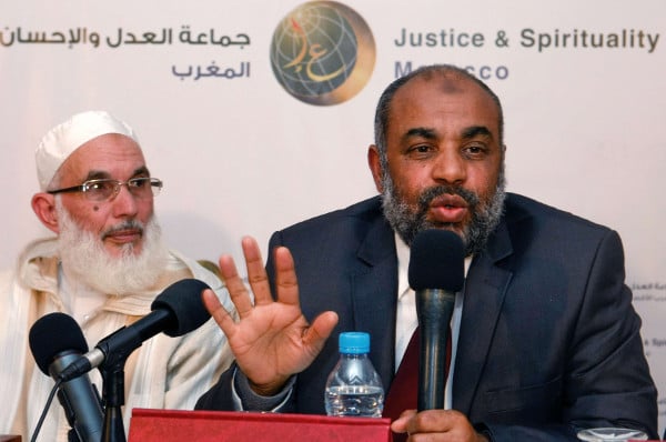 Le porte-parole de l'organisation "Al Adl Wal Ihssane", Fathallah Arsalan, en compagnie de Mohamed Abbadi, leader de la Jamaâ. &copy; Abdeljalil Bounhar/AP/SIPA