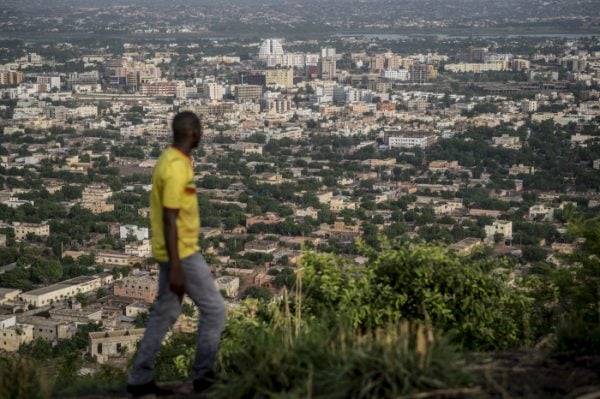 Vue de Bamako depuis le sommet de la colline Lassa. &copy; Sylvain Cherkaoui pour JA