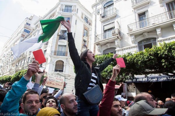 Hania, 24 ans, est devenue une icône du mouvement en Algérie. &copy; Lydia Saidi