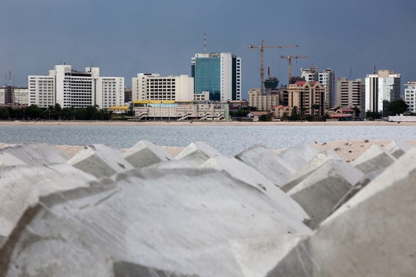 Le chantier d'Ekko Atlantic City, actuellement le plus grand projet de construction en Afrique, sur Victoria Island, Lagos, Nigéria, le 19 mai 2014. &copy; Gwenn DUBOURTHOUMIEU pour Jeune Afrique