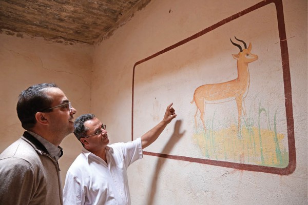 Au centre de détention de Kelaat M'Gouna, on peut encore distinguer sur les murs des dessins réalisés par d'anciens prisonniers. &copy; CÉCILE TREAL ET JEAN-MICHEL RUIZ/MAROCIMAGES /J.A.