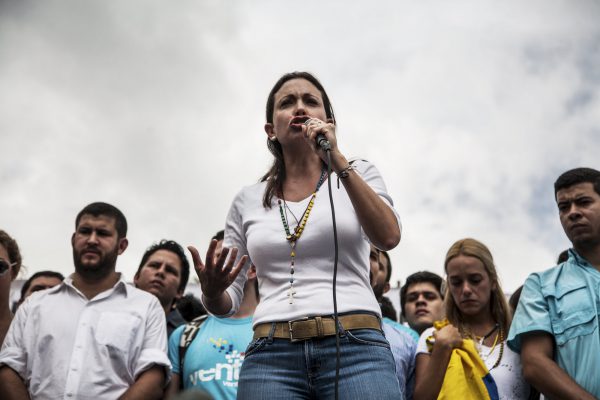 La frondeuse vénézuélienne Maria Corína Machado se lève contre le président chaviste Nicolas Maduro. &copy; Boris Vergara/XINHUA-REA