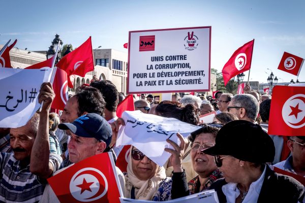 Manifestation de soutien au Premier ministre, le 26 mai 2018, place de la Kasbah, à Tunis &copy; Nicolas Fauque/www.imagesdetunisie.com
