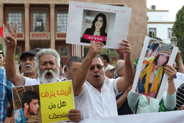 A Rabat, jeudi 20 juillet, dans une manifestation de soutien aux habitants d'Al Hoceima. &copy; Abdeljalil Bounhar/AP/SIPA