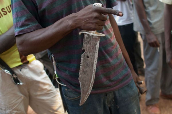 Image d'archive datant de 2013, montrant un groupe de miliciens anti-balaka à Bangui. &copy; Rebecca Blackwell/AP/SIPA