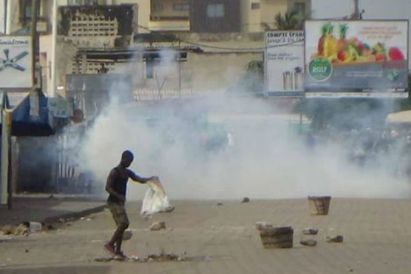 Dans les rues de Lomé, ce mercredi 18 octobre, forces de l'ordre et partisans de l'opposition se sont affrontés toute la journée. &copy; DR