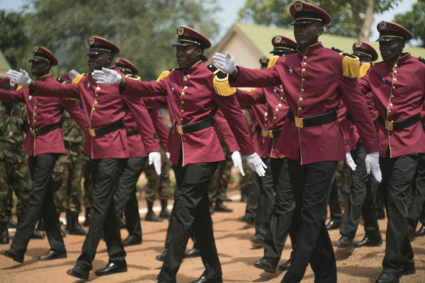 Des cadets des Forces armées centrafricaines lors d'une remise de diplômes en avril 2017 à Bangui. &copy; Zack Baddorf/AP/SIPA